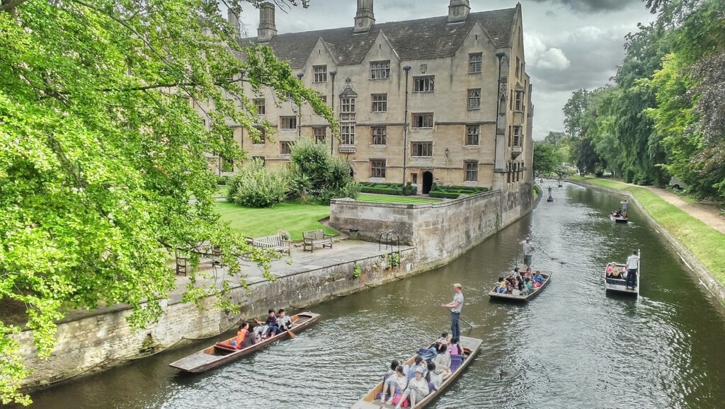 Number of Chinese Students at UK universities Hit Record High-p4